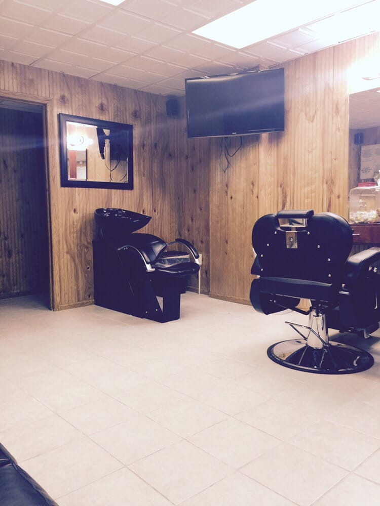 Wash station and barber chair at The Republic